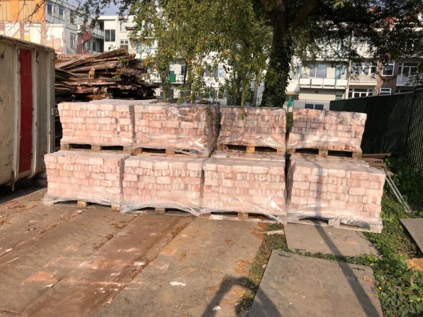 Pallets geoogste herbruikbare gevelstenen