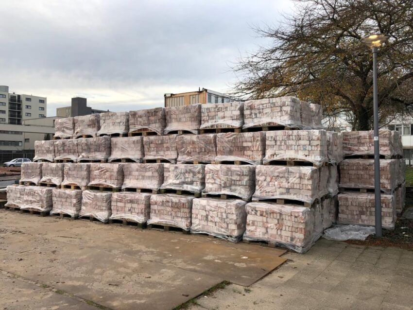 Pallets geoogste herbruikbare gevelstenen