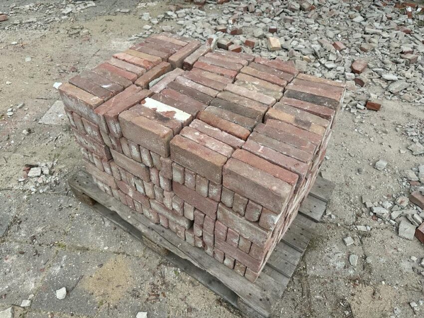 Pallet geoogste herbruikbare gevelstenen