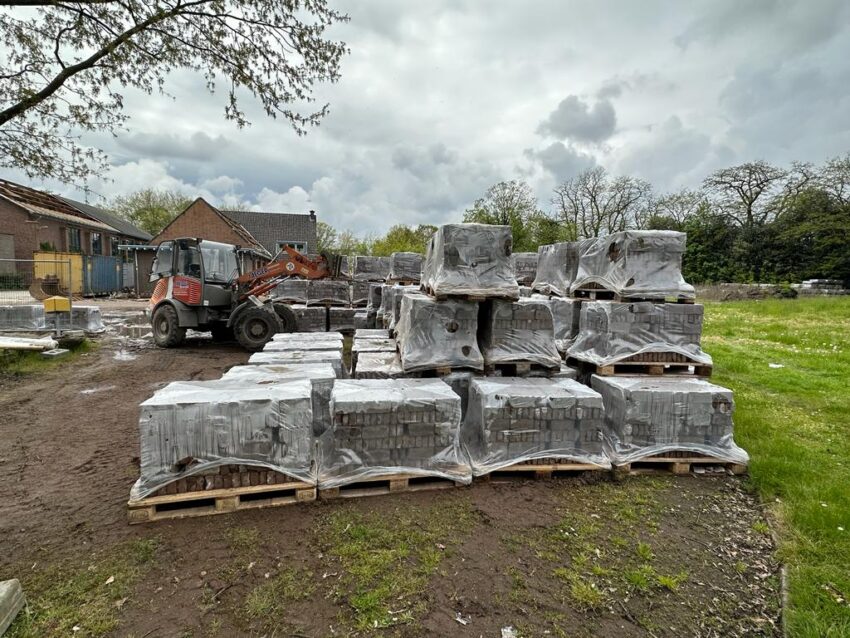 Pallet geoogste herbruikbare gevelstenen