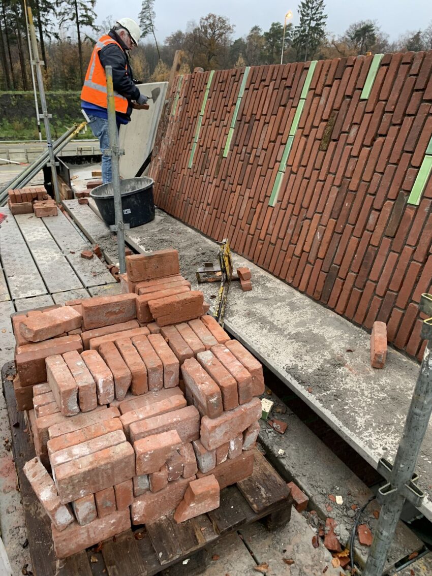 Ecoviaduct met herwonnen gevelstenen