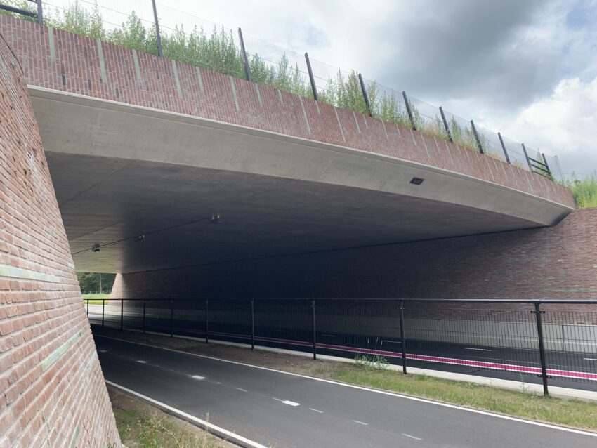 Ecoduct gemaakt van circulaire gevelstenen